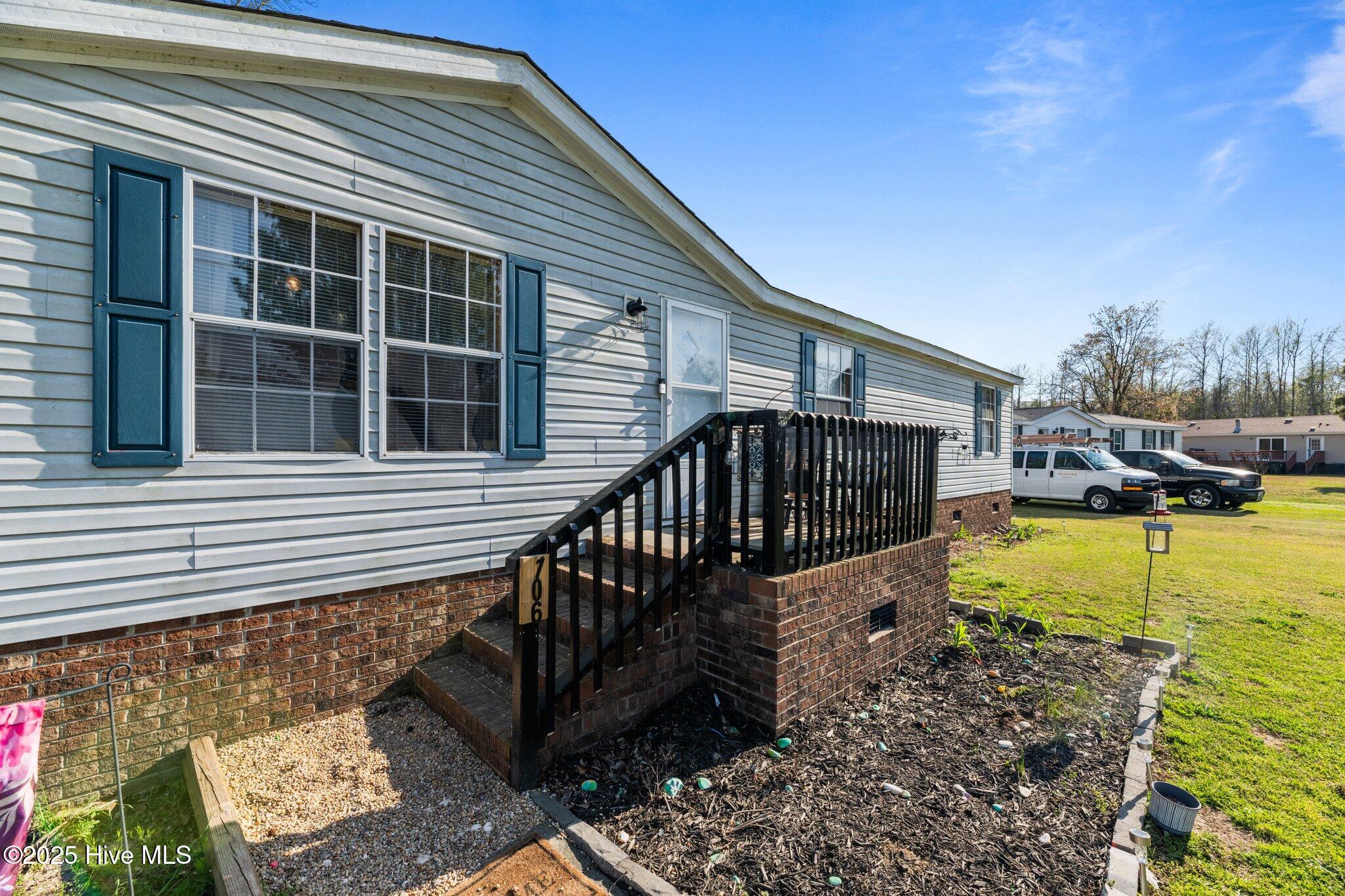 106 Theodore Lane New Bern, NC 28560 - Photo 3 of 58 24-web-or-mls-DSC_5647