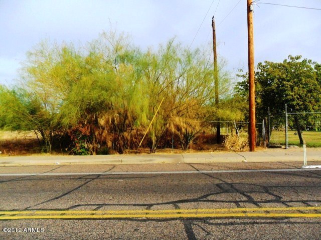 801 East Vineyard Road Phoenix, AZ 85042 - Photo 4 of 30 023-159499 - Front View