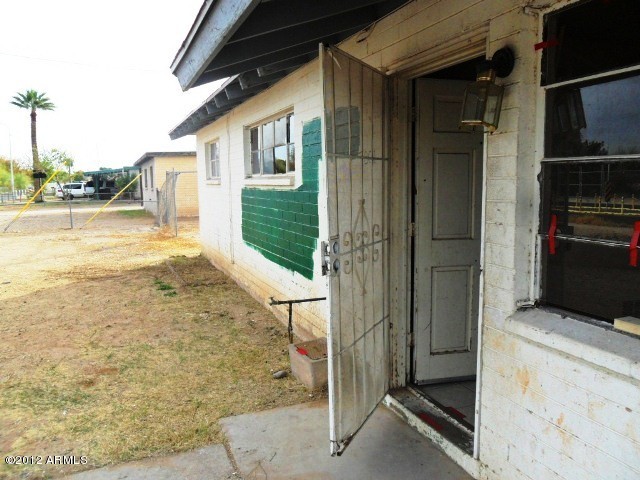 801 East Vineyard Road Phoenix, AZ 85042 - Photo 5 of 30 023-159499 - Front Entrance