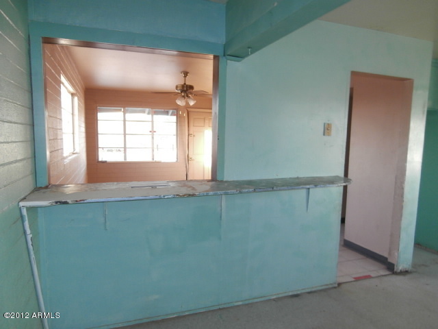 801 East Vineyard Road Phoenix, AZ 85042 - Photo 7 of 30 023-159499 - Dining Area 2