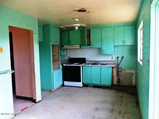 801 East Vineyard Road Phoenix, AZ 85042 - Photo 10 of 30 023-159499 - Kitchen 2