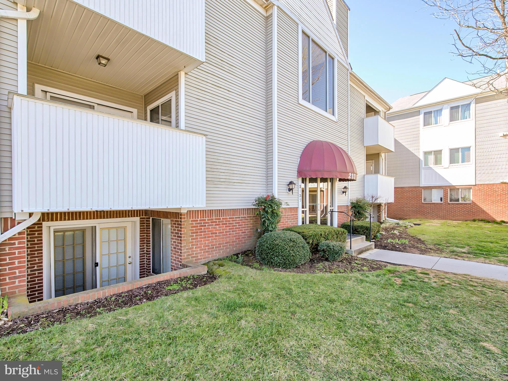 2137 Wainwright Court, Unit 2B Frederick, MD 21702 - Photo 2 of 30 a backyard of a house with table and chairs