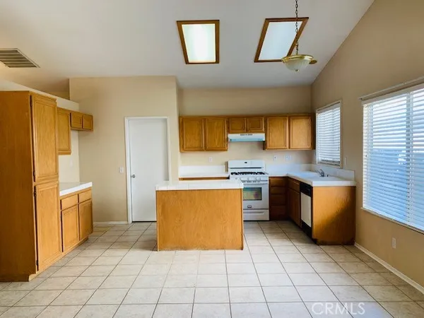 $2,200 | 13236 Fordham Circle, Victorville, CA 92392