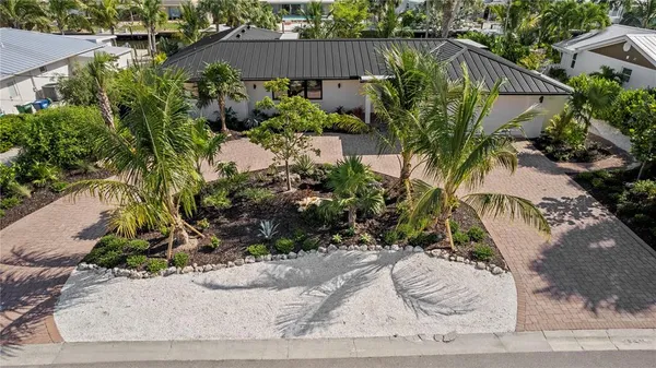 $2,295,000 | 624 Dundee Lane, Holmes Beach, FL 34217