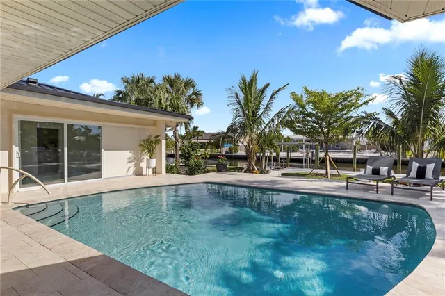 $2,395,000 | 624 Dundee Lane, Holmes Beach, FL 34217