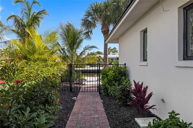 $2,395,000 | 624 Dundee Lane, Holmes Beach, FL 34217
