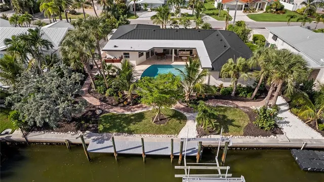 $2,395,000 | 624 Dundee Lane, Holmes Beach, FL 34217