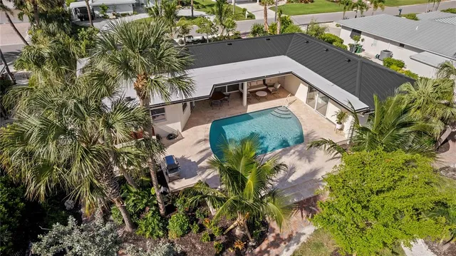 $2,395,000 | 624 Dundee Lane, Holmes Beach, FL 34217