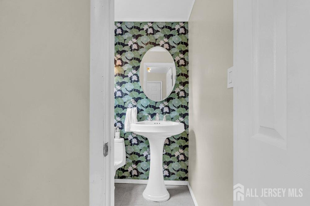 10 Kings Road East Brunswick, NJ 08816 - Photo 14 of 33