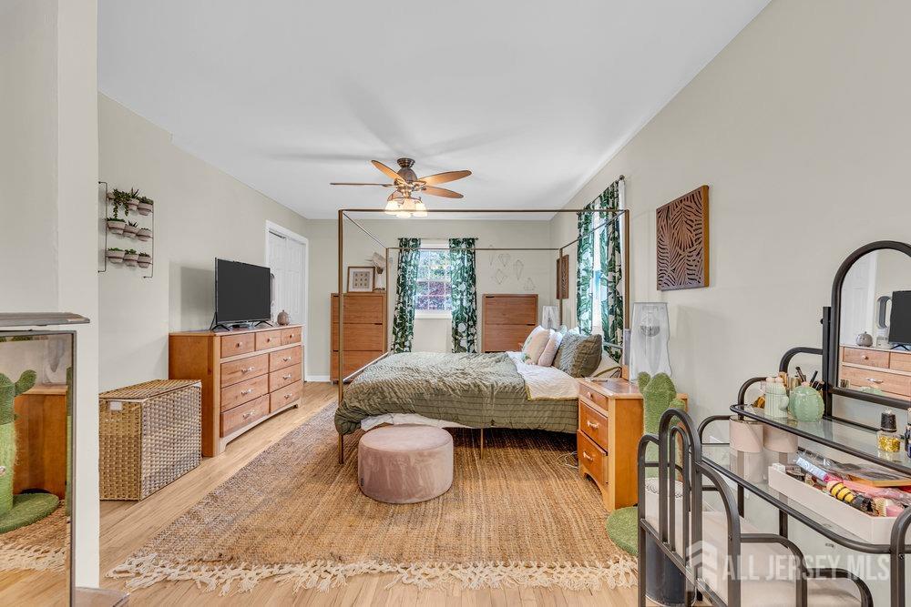 10 Kings Road East Brunswick, NJ 08816 - Photo 19 of 33 a living room with furniture a flat screen tv and a flat screen tv