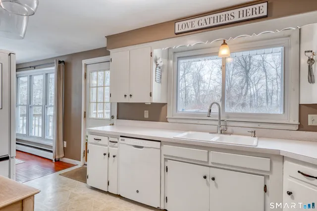 $385,000 | 21 Oakridge Drive, Gales Ferry, CT 06335