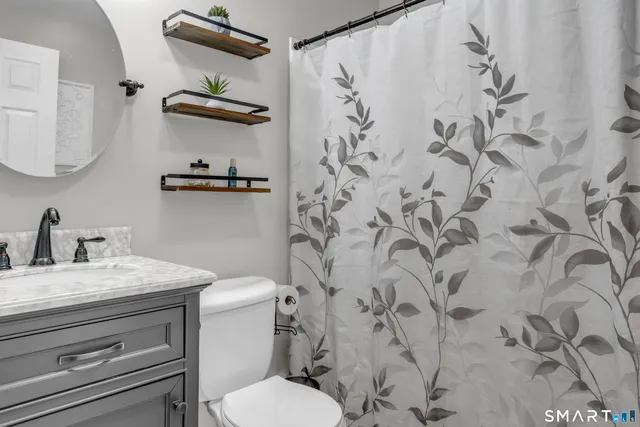 $385,000 | 21 Oakridge Drive, Gales Ferry, CT 06335