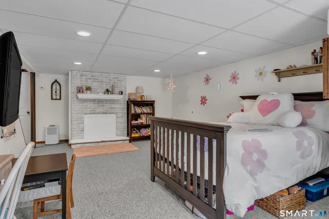 $385,000 | 21 Oakridge Drive, Gales Ferry, CT 06335