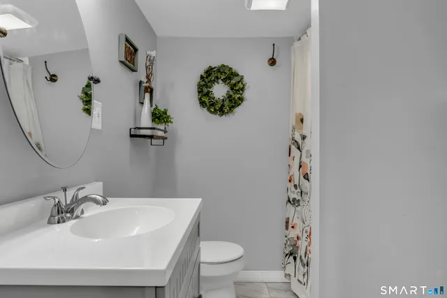 $385,000 | 21 Oakridge Drive, Gales Ferry, CT 06335