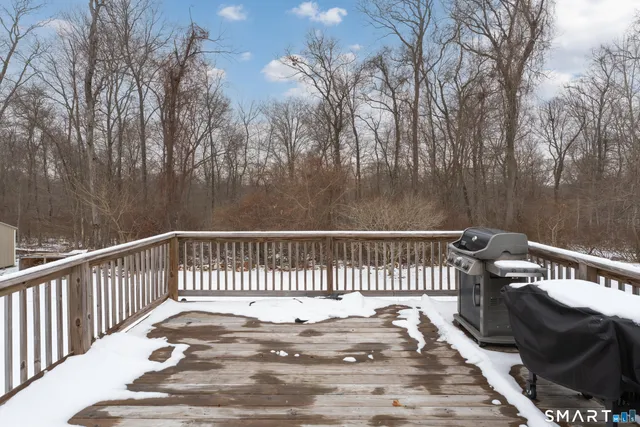 $385,000 | 21 Oakridge Drive, Gales Ferry, CT 06335