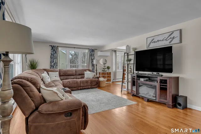 $385,000 | 21 Oakridge Drive, Gales Ferry, CT 06335