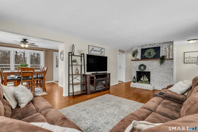 $385,000 | 21 Oakridge Drive, Gales Ferry, CT 06335