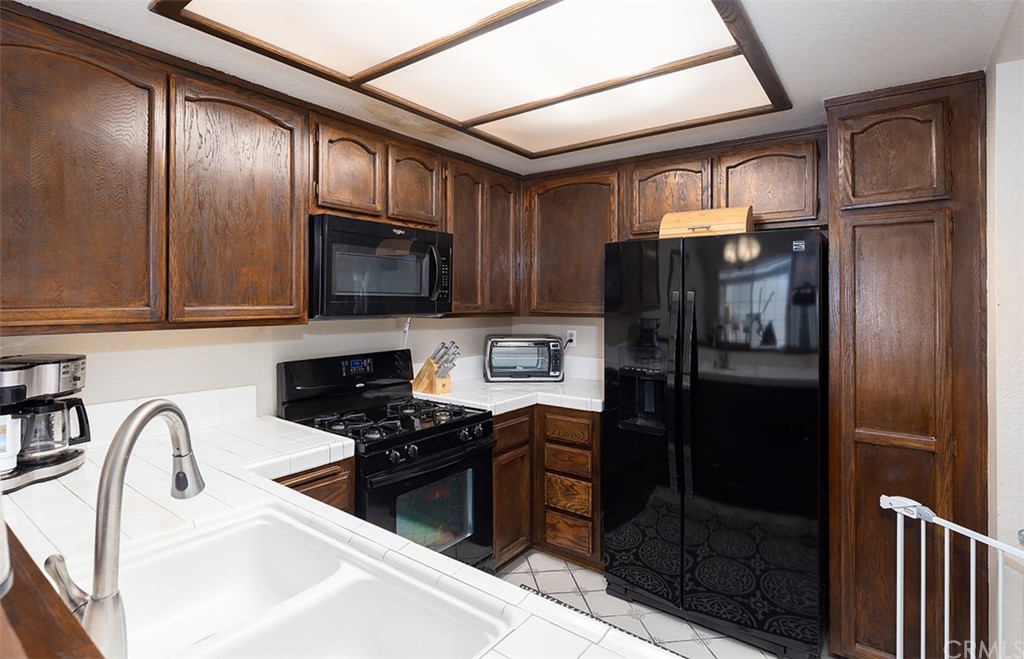 1311 West Capitol Drive, Unit 182 San Pedro, CA 90732 - Photo 11 of 43 Kitchen