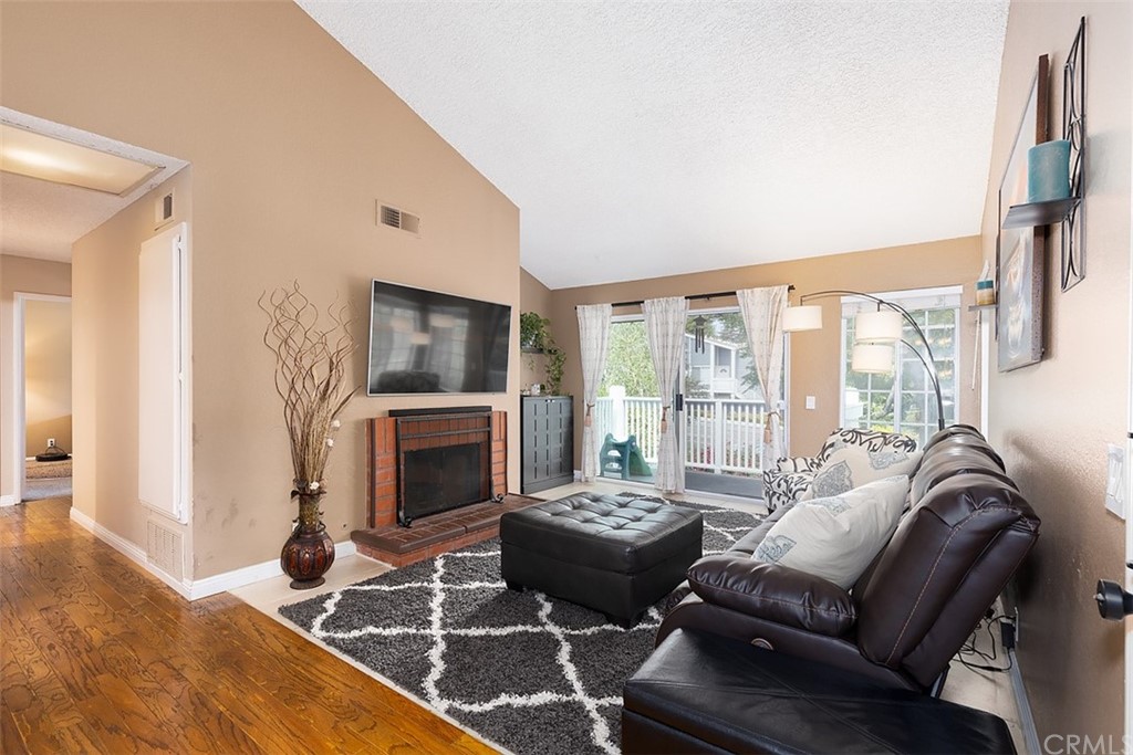 1311 West Capitol Drive, Unit 182 San Pedro, CA 90732 - Photo 5 of 43 Living room
