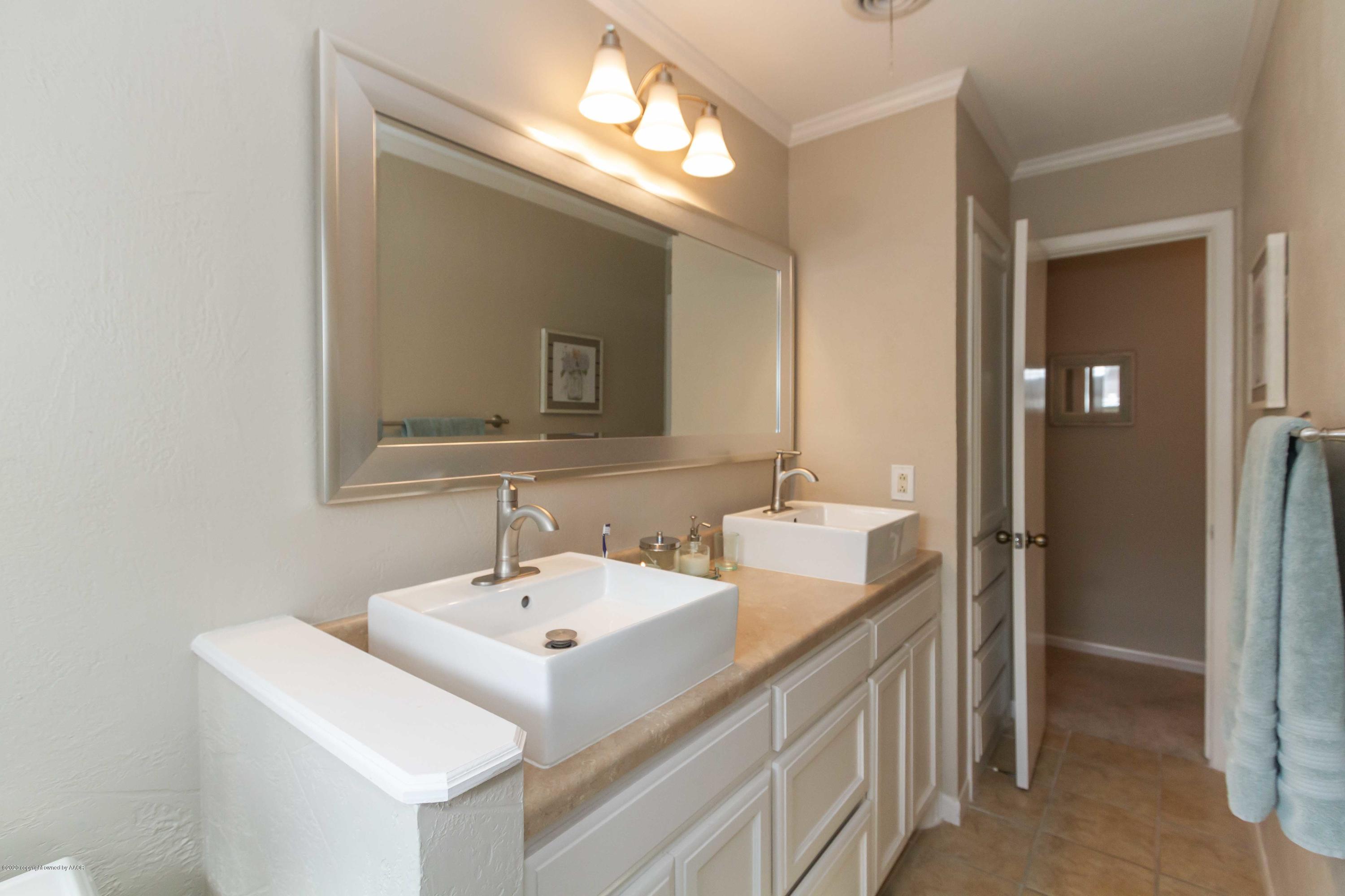 7206 Calumet Road Amarillo, TX 79106 - Photo 34 of 44 a bathroom with a sink and a mirror