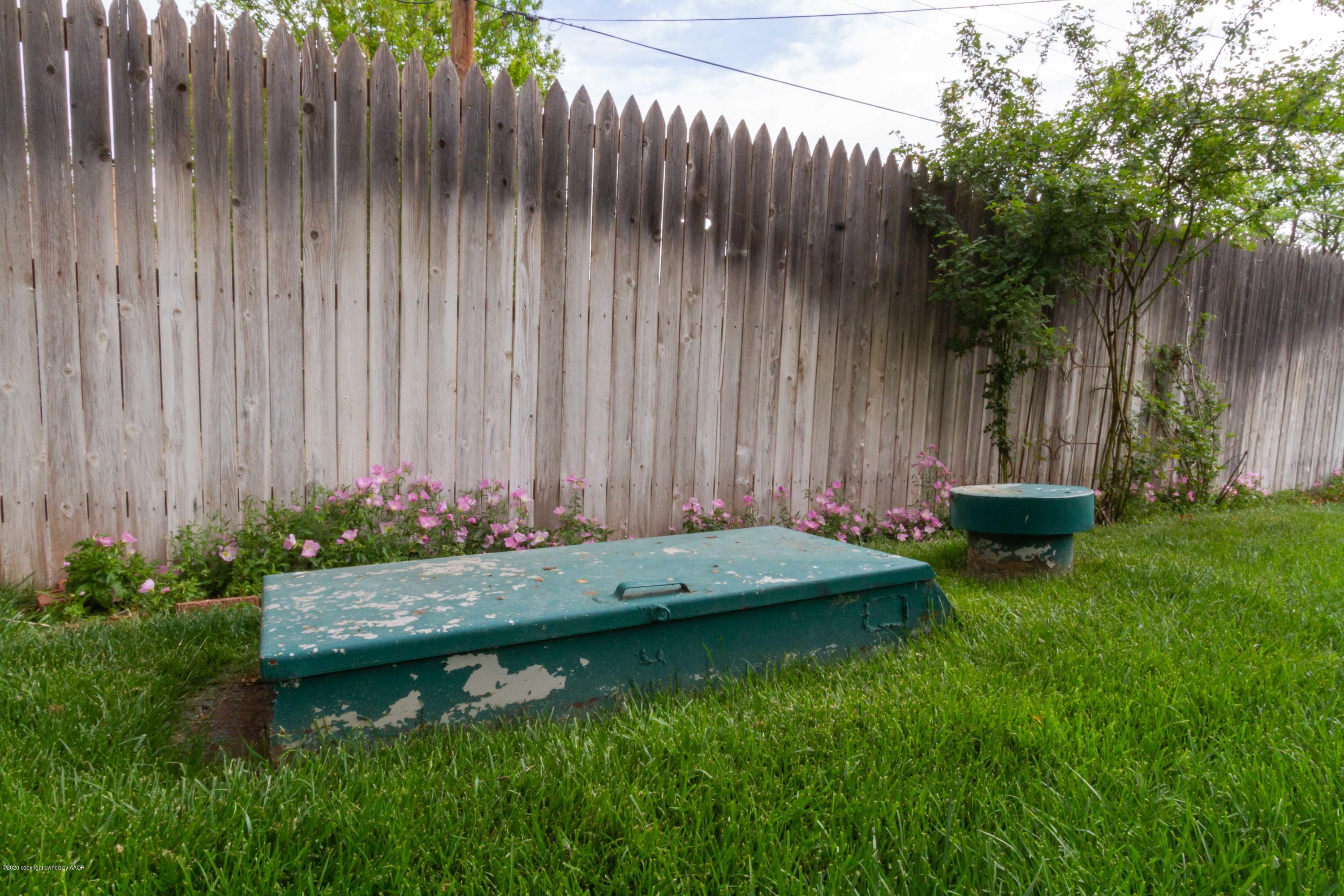 7206 Calumet Road Amarillo, TX 79106 - Photo 41 of 44 a view of a backyard with fountain plants and large tree