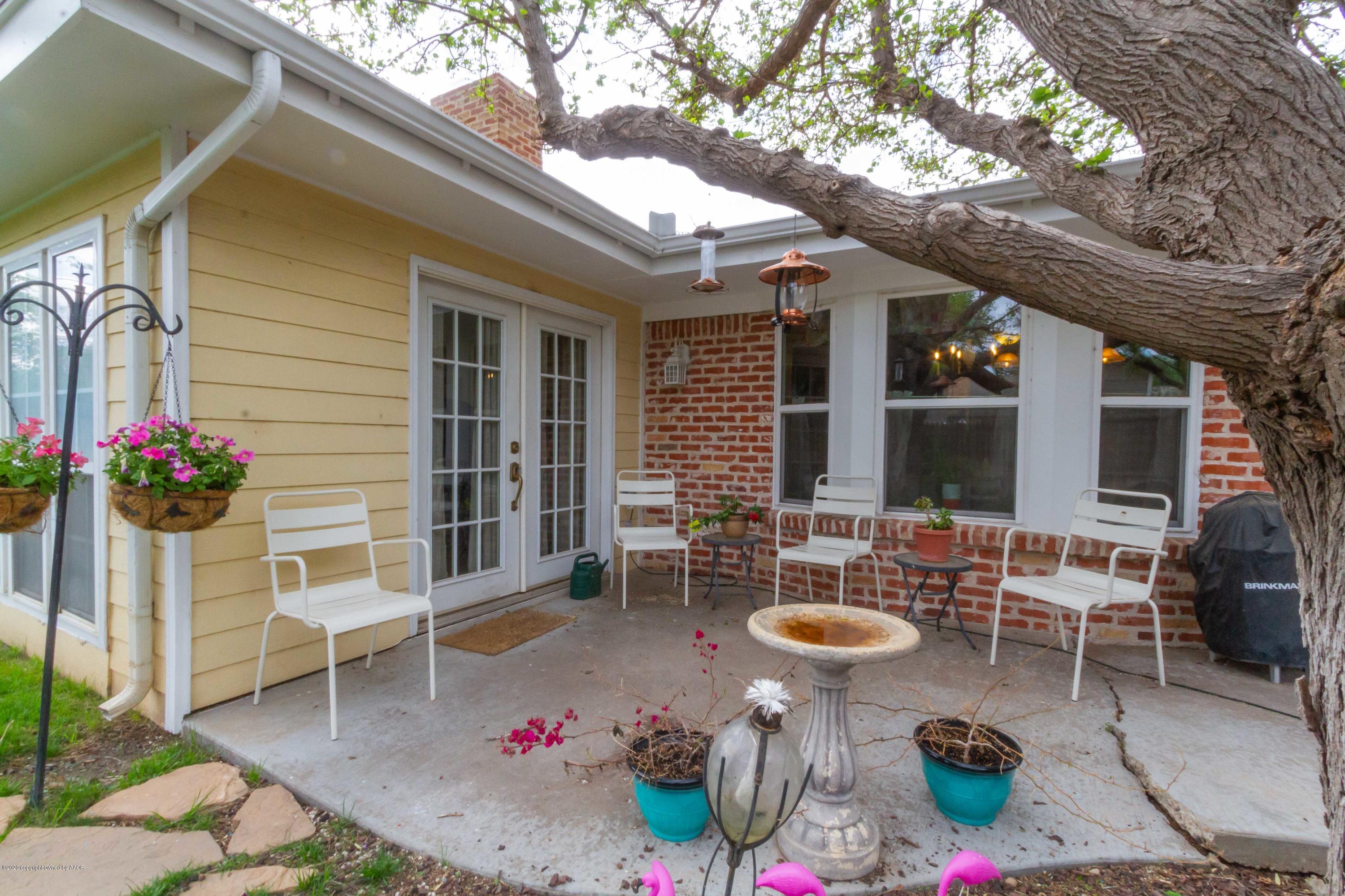 7206 Calumet Road Amarillo, TX 79106 - Photo 44 of 44 a view of a patio with table and chairs potted plants and a large tree