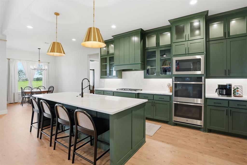 6620 Buffalo Ridge Circle Godley, TX 76044 - Photo 11 of 40 a kitchen with a table and chairs