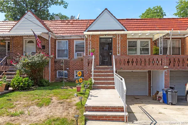 $898,888 | 29-04 164th Street | Murray Hill - Flushing