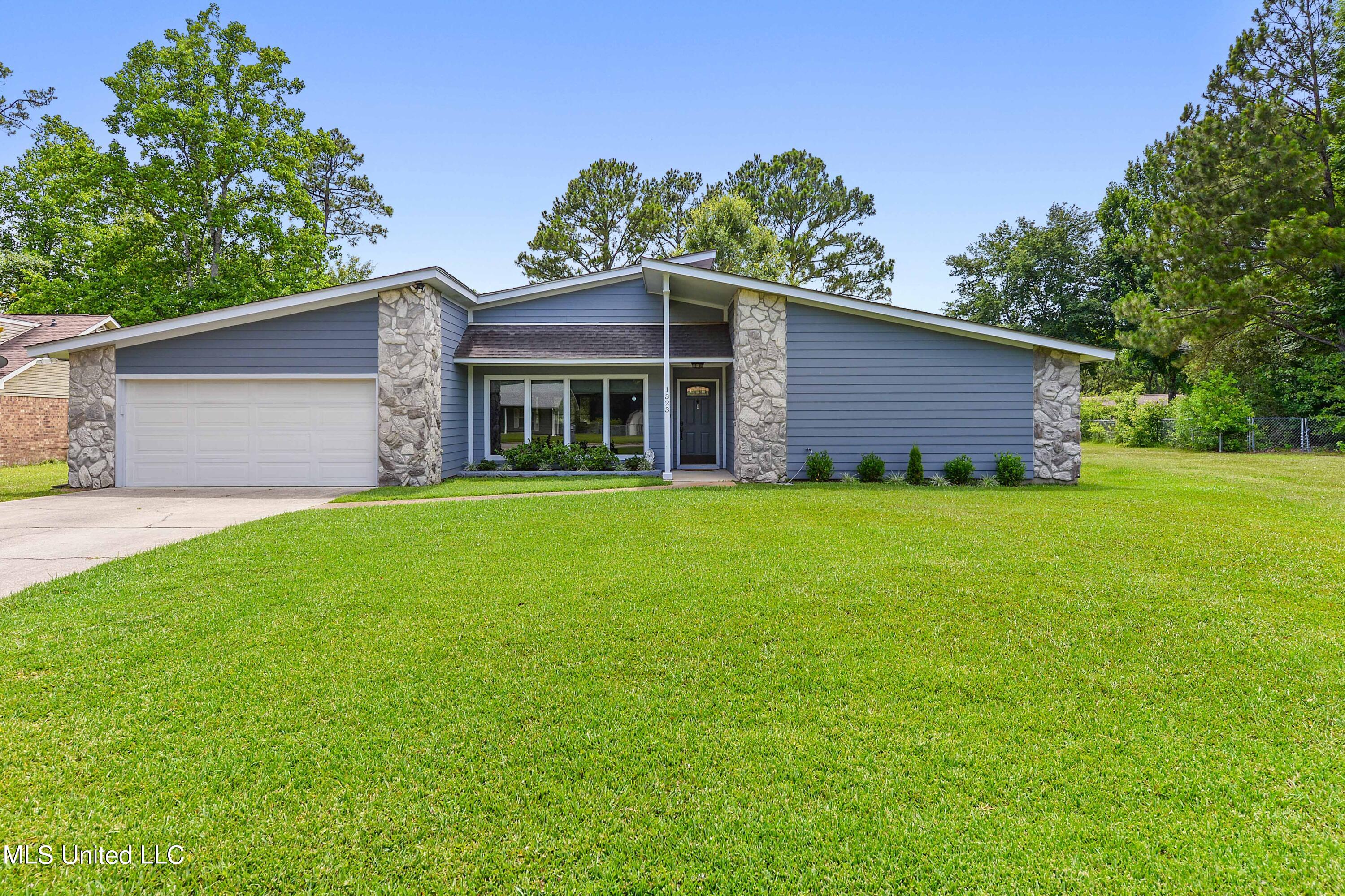 1323 Diller Road Ocean Springs, MS 39564 - Photo 2 of 34 002