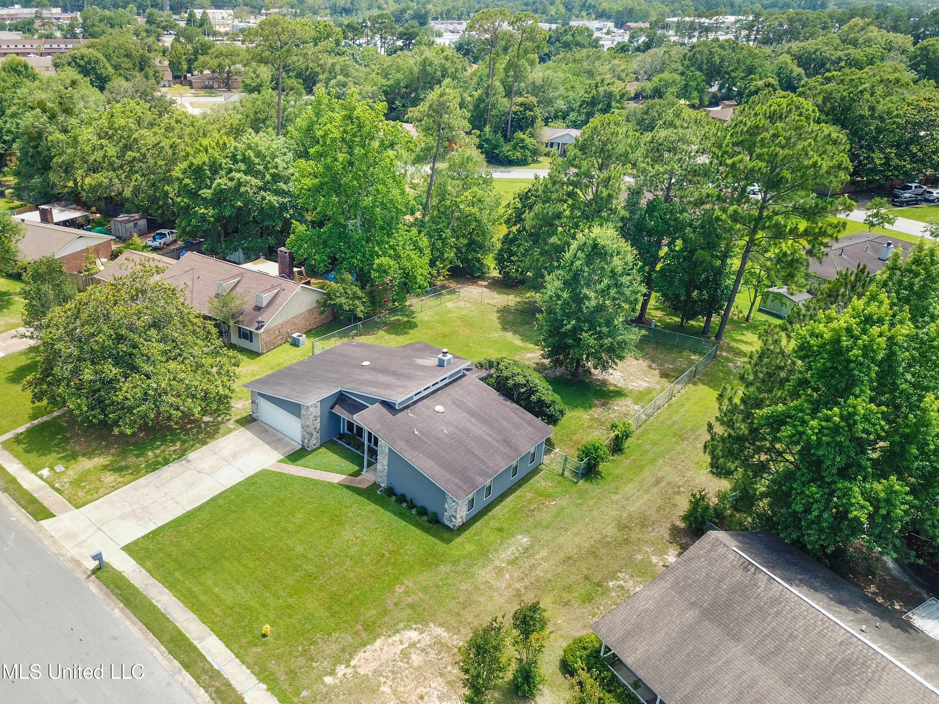 1323 Diller Road Ocean Springs, MS 39564 - Photo 28 of 34 028