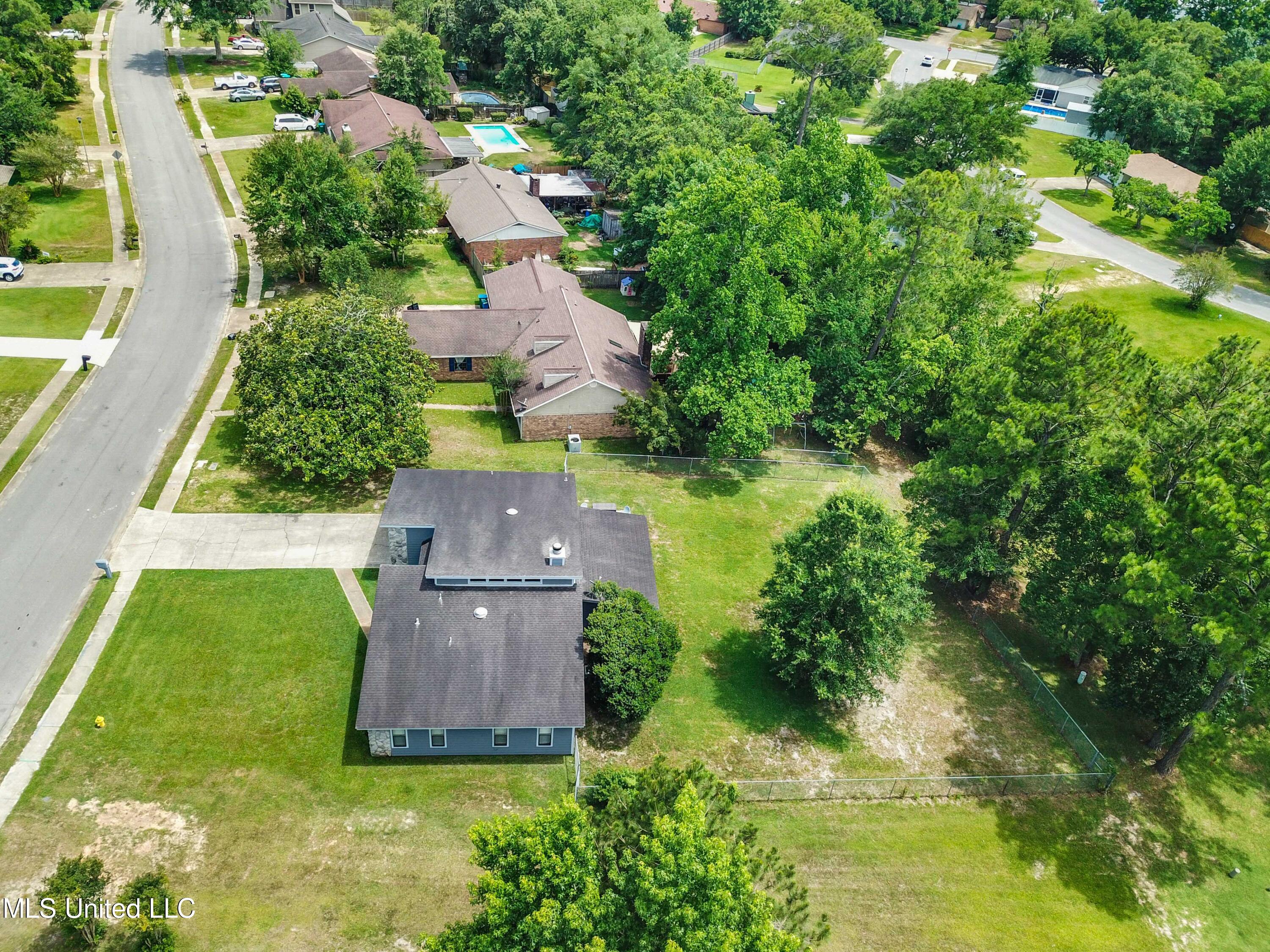 1323 Diller Road Ocean Springs, MS 39564 - Photo 29 of 34 029