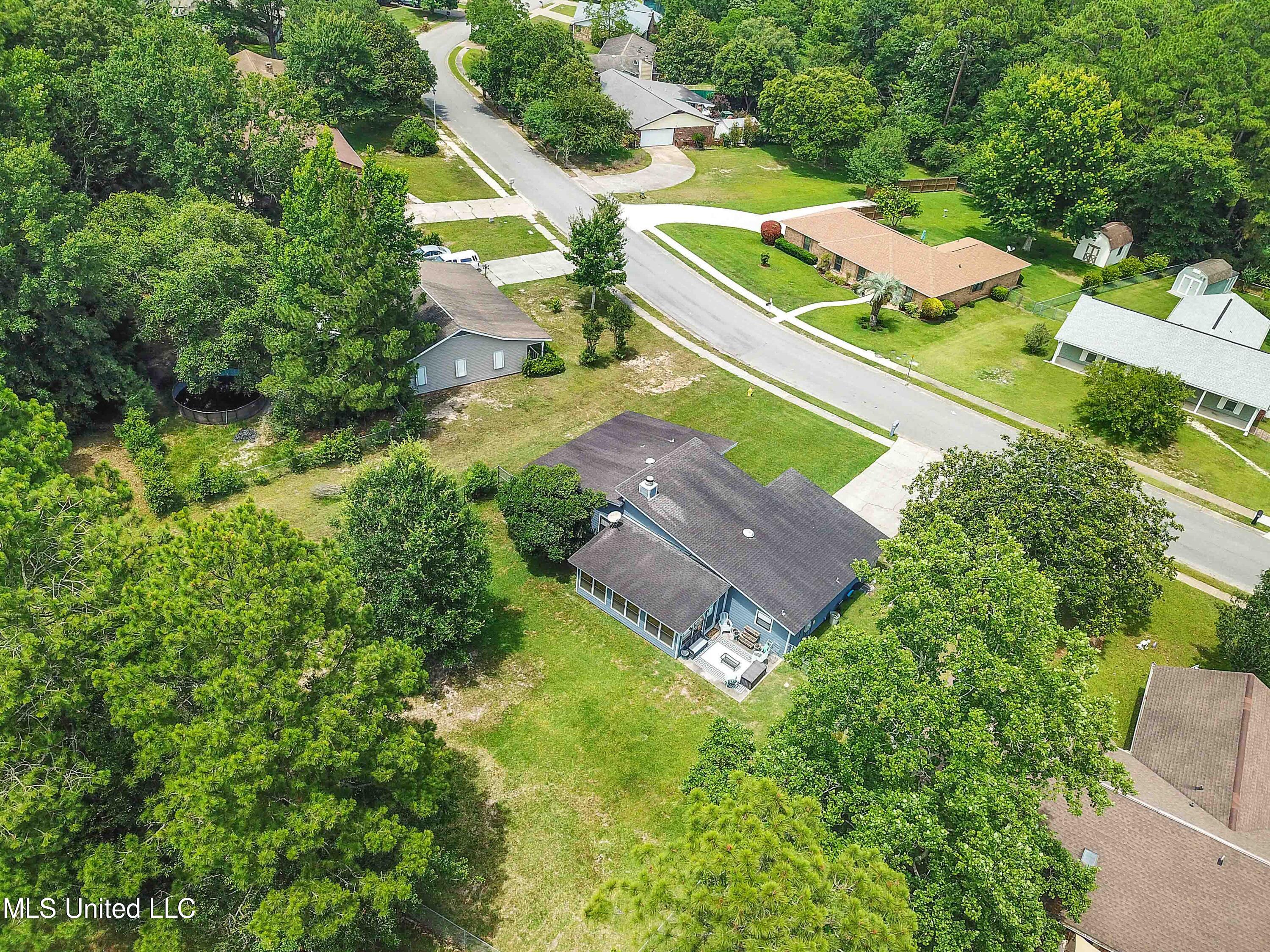 1323 Diller Road Ocean Springs, MS 39564 - Photo 32 of 34 032