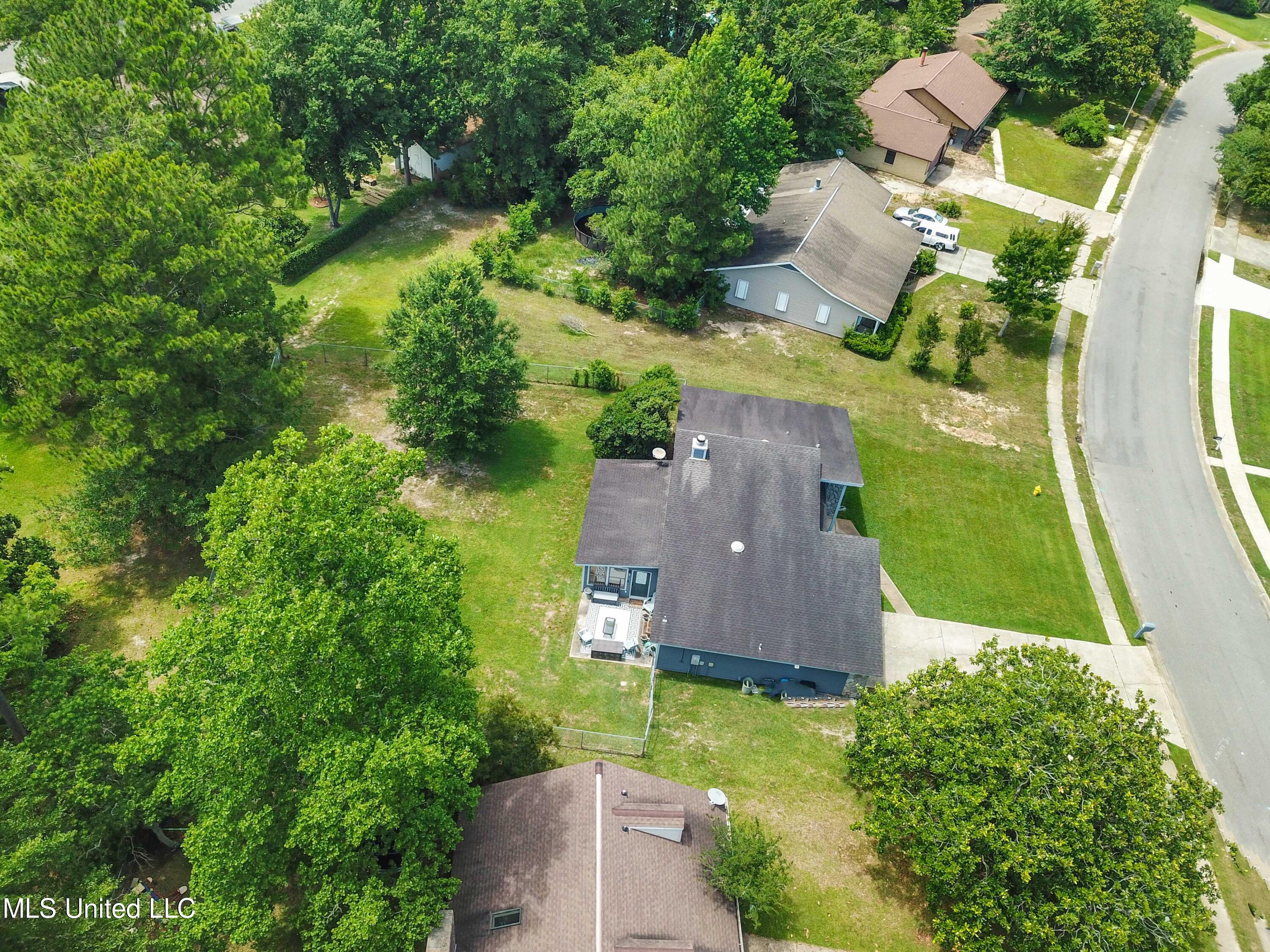 1323 Diller Road Ocean Springs, MS 39564 - Photo 33 of 34 033