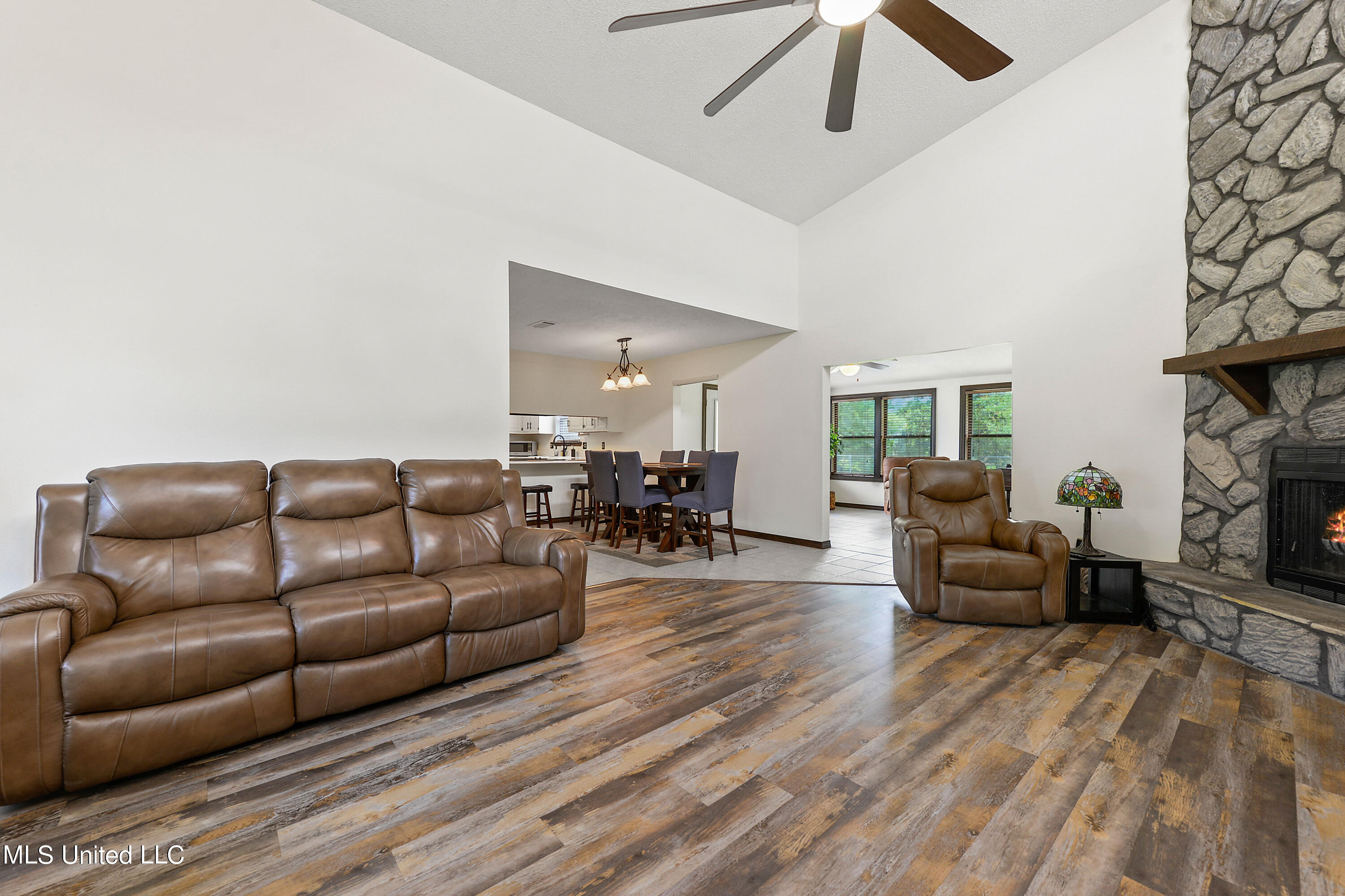 1323 Diller Road Ocean Springs, MS 39564 - Photo 6 of 34 006