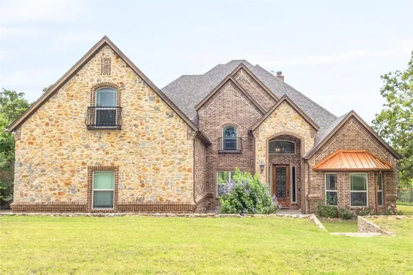 $850,000 | 108 Oak Creek Drive, Springtown, TX 76082