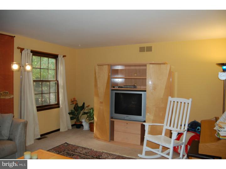 12 Gate Road Tabernacle, NJ 08088 - Photo 3 of 22 Living Room