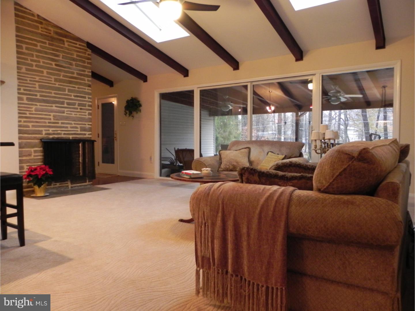 4376 Yates Road Bensalem, PA 19020 - Photo 3 of 25 Living Room
