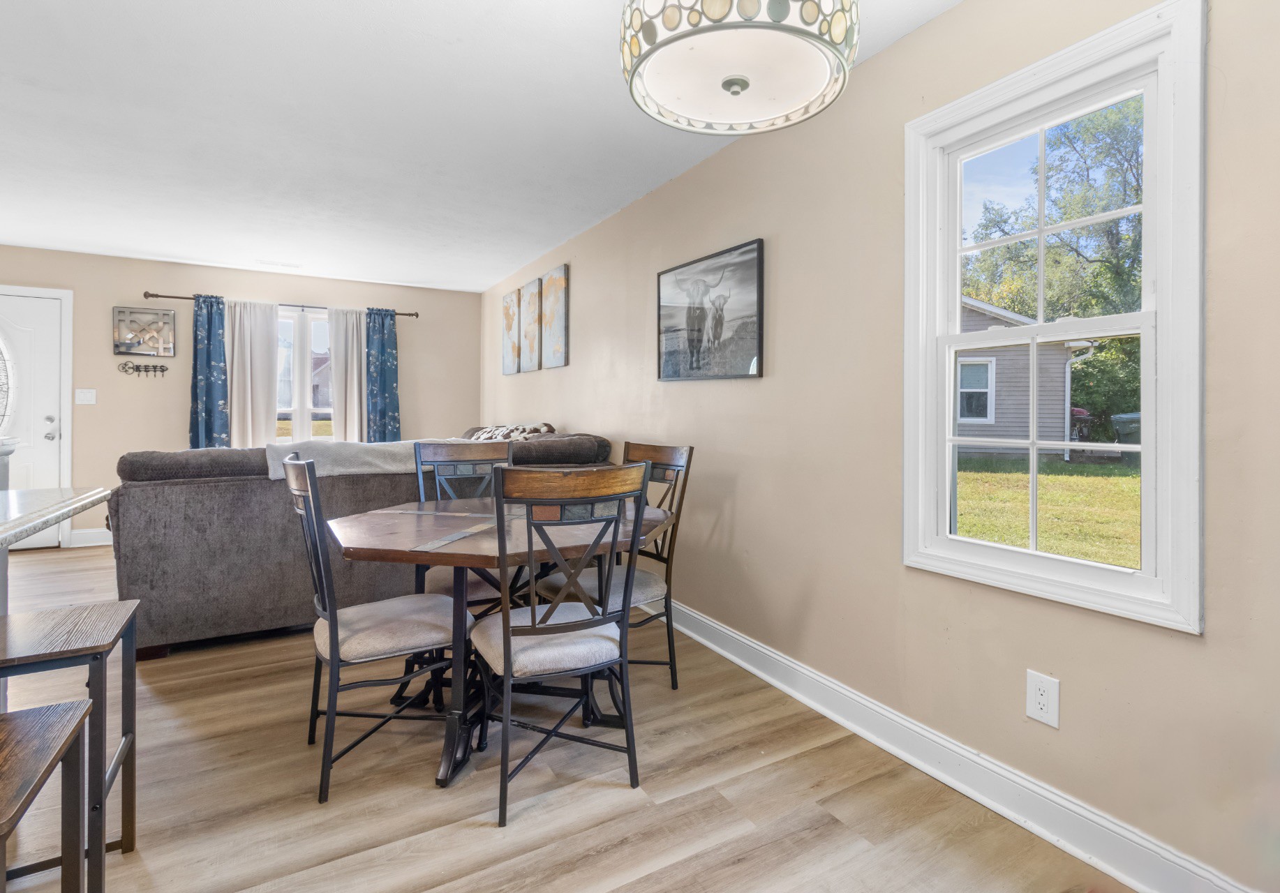 586 Foxfield Road Hopkinsville, KY 42240 - Photo 13 of 30 a dining room with furniture and window