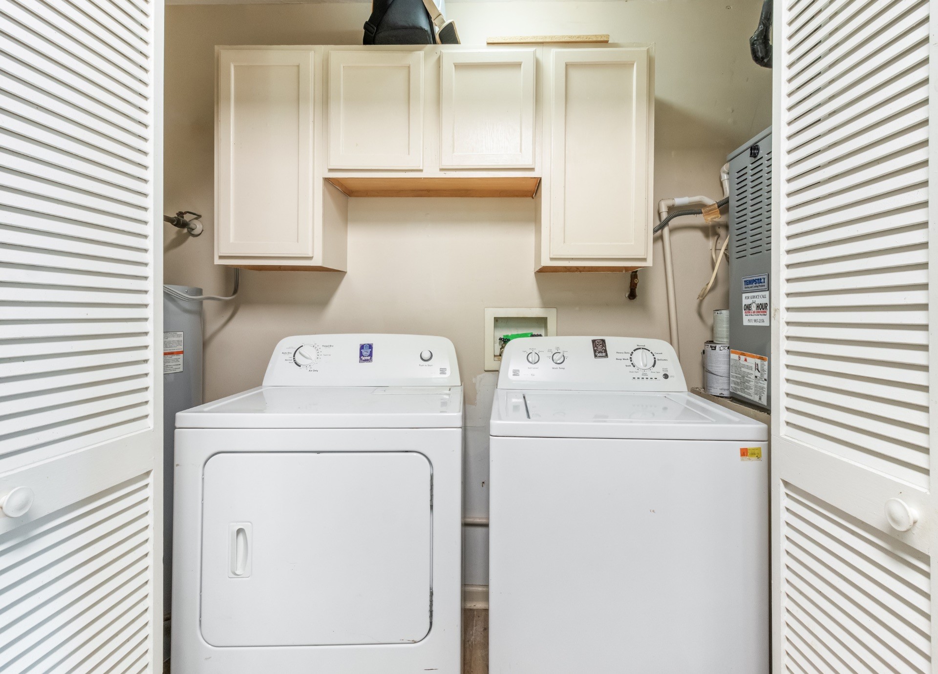586 Foxfield Road Hopkinsville, KY 42240 - Photo 18 of 30 a utility room with dryer and washer