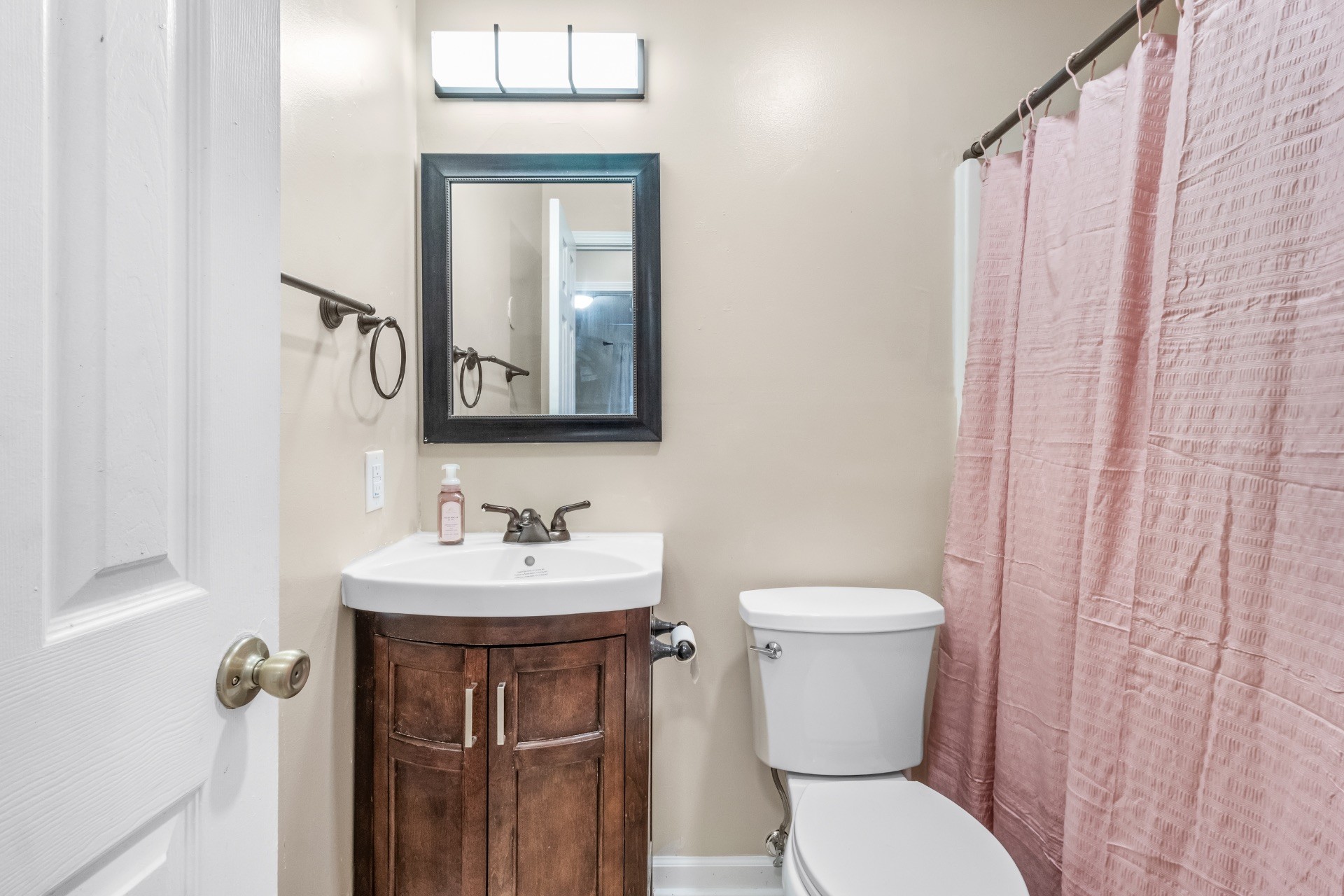 586 Foxfield Road Hopkinsville, KY 42240 - Photo 21 of 30 a bathroom with a toilet sink and mirror