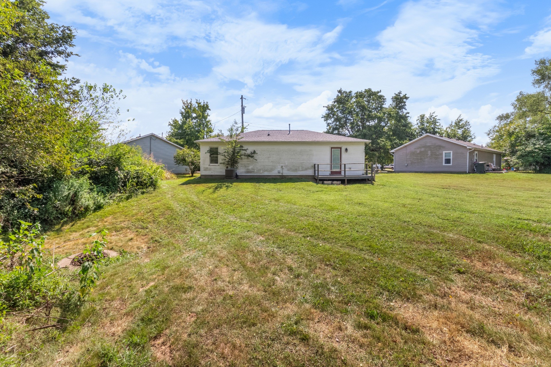 586 Foxfield Road Hopkinsville, KY 42240 - Photo 29 of 30 a bathroom with a sink and a yard