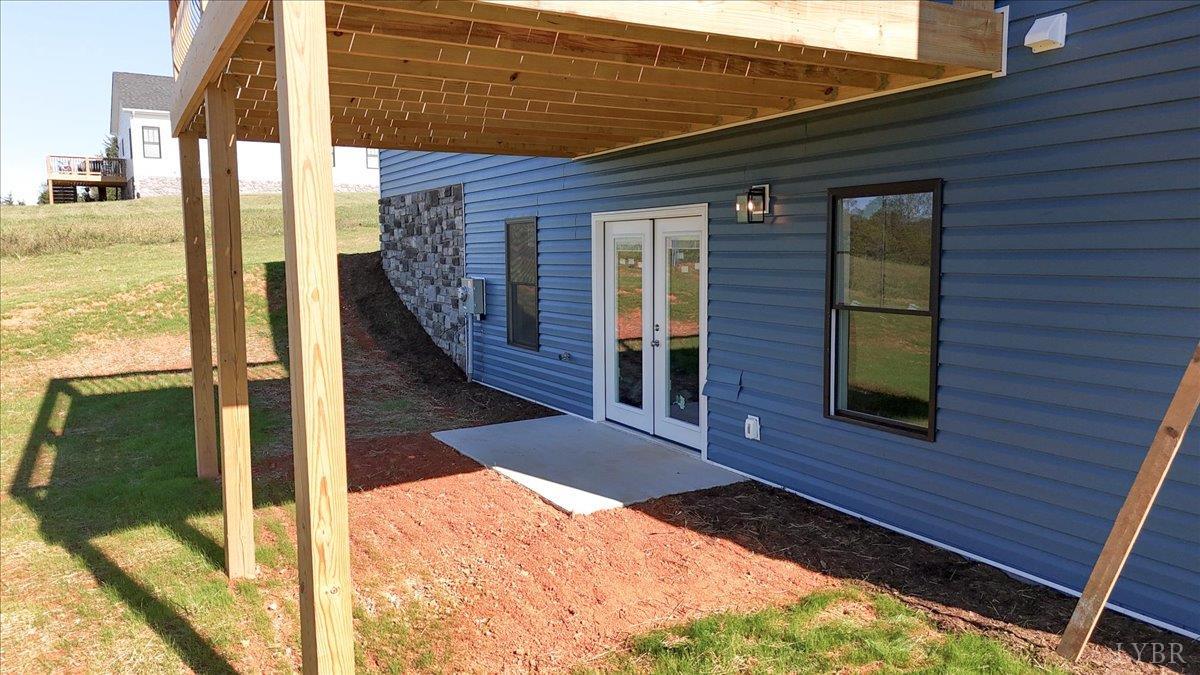 9830 Leesville Road Evington, VA 24550 - Photo 5 of 33 a view of a balcony