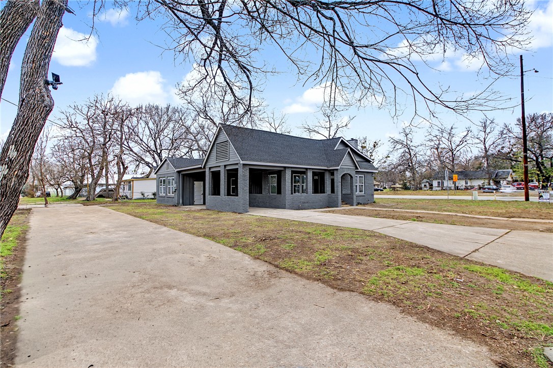 902 Post Oak Street Hearne, TX 77859 - Photo 25 of 26 a front view of house with yard