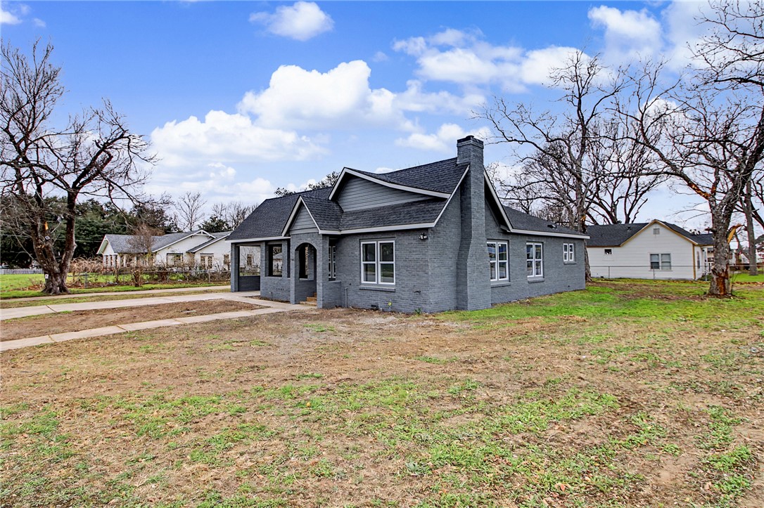 902 Post Oak Street Hearne, TX 77859 - Photo 4 of 26 a view of a house with a yard