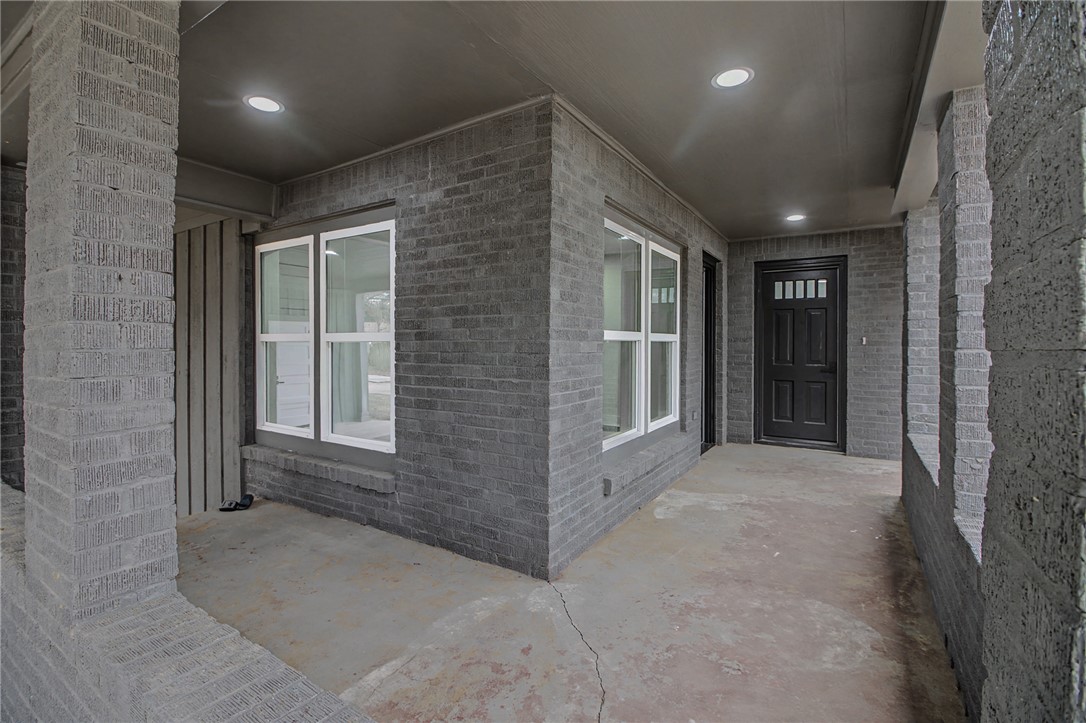 902 Post Oak Street Hearne, TX 77859 - Photo 7 of 26 a view of an entryway of a house