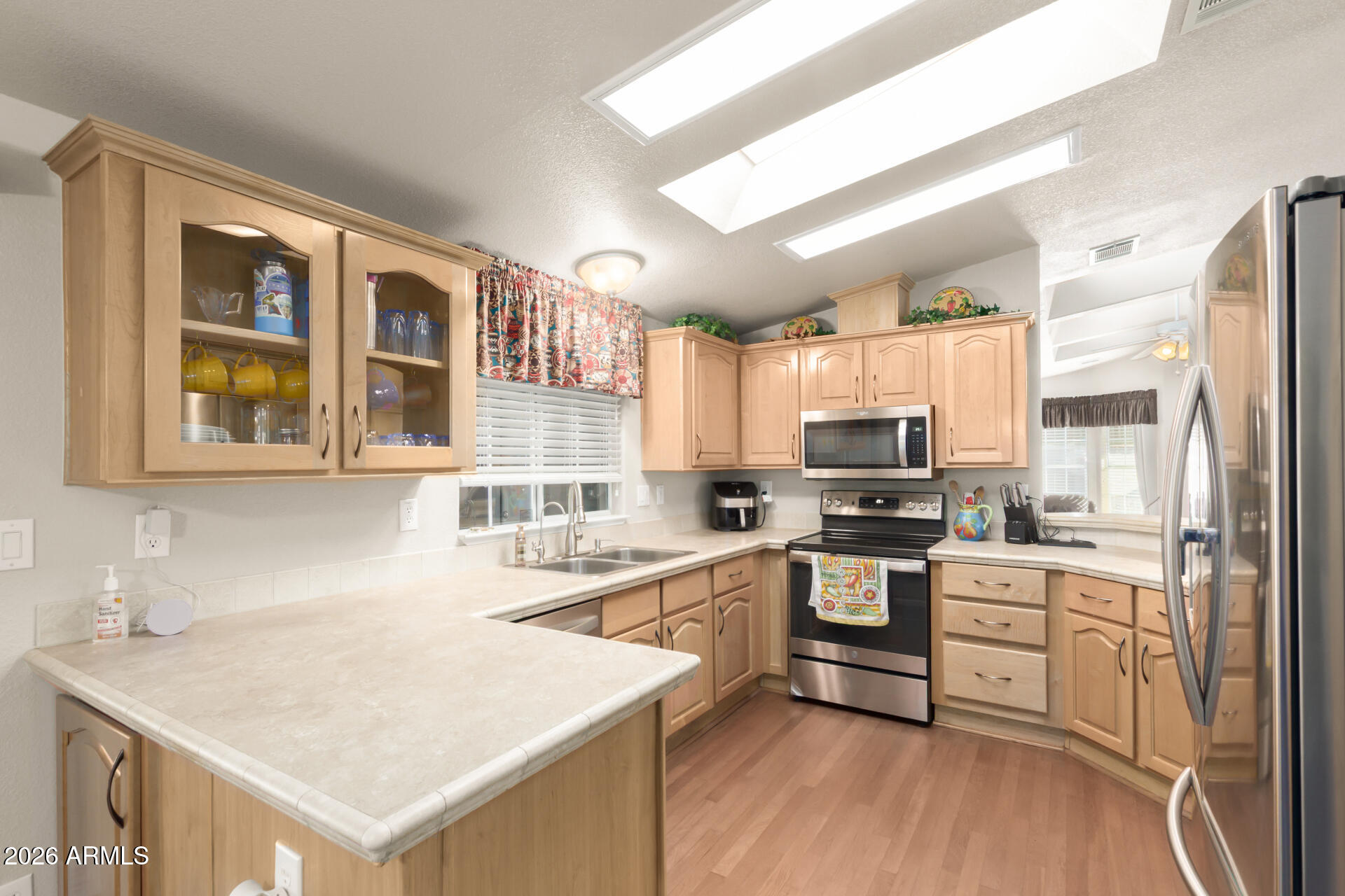3301 South Goldfield Road, Unit 4086 Apache Junction, AZ 85119 - Photo 24 of 42 a kitchen with a stove a sink a refrigerator and cabinets