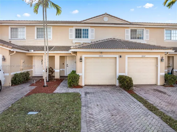 $2,300 | 5905 Abbey Road, Unit 5905, Tamarac, FL 33321