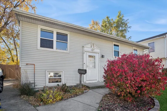 $350,000 | 421 East Altgeld Avenue, Glendale Heights, IL 60139