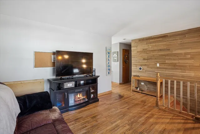 $350,000 | 421 East Altgeld Avenue, Glendale Heights, IL 60139