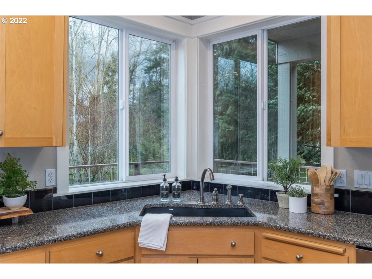 8108 Southwest Roxanne Court Portland, OR 97223 - Photo 13 of 32 Gallery Image 13